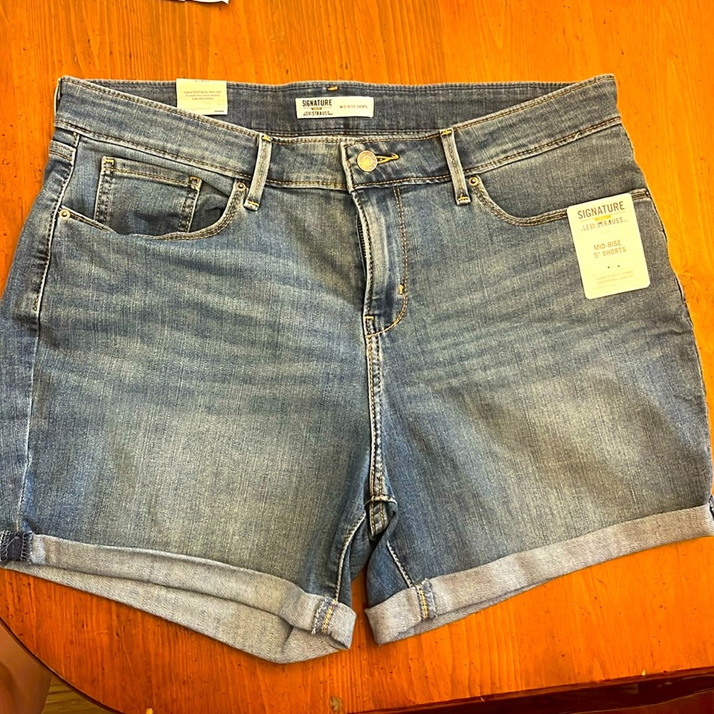 Jean shorts- Levi’s